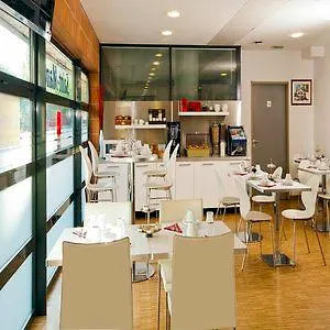 Sejours & Affaires Montreuil Saint Mande 2*